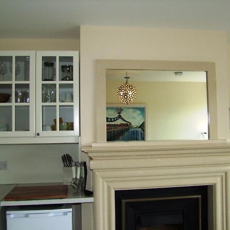 Wonderful Setting Farmhouse Apartment 위클로 외부 사진