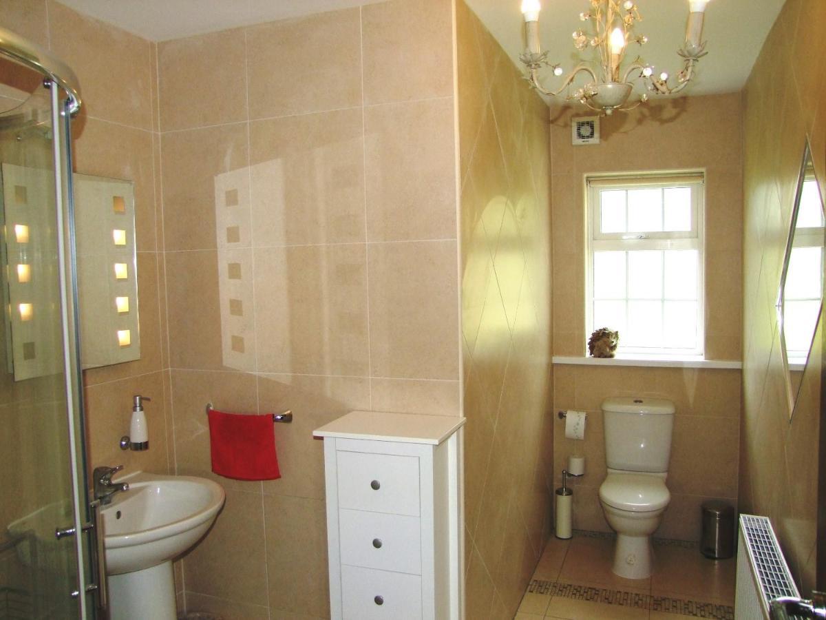Wonderful Setting Farmhouse Apartment 위클로 외부 사진