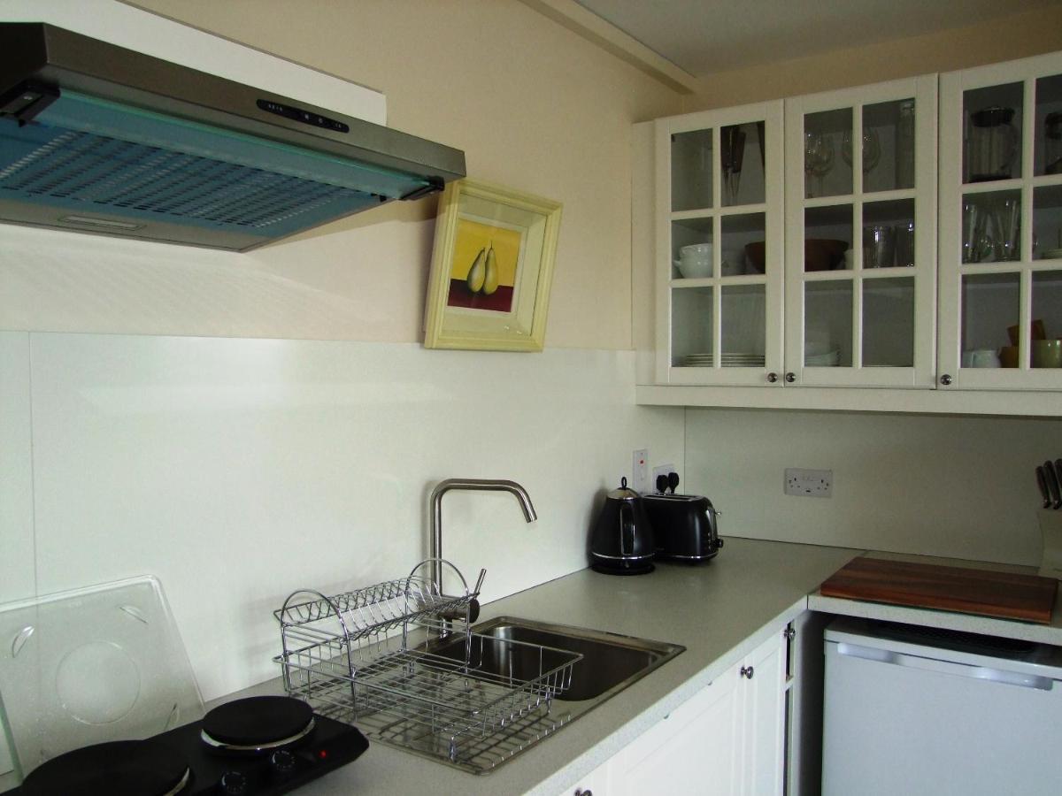 Wonderful Setting Farmhouse Apartment 위클로 외부 사진
