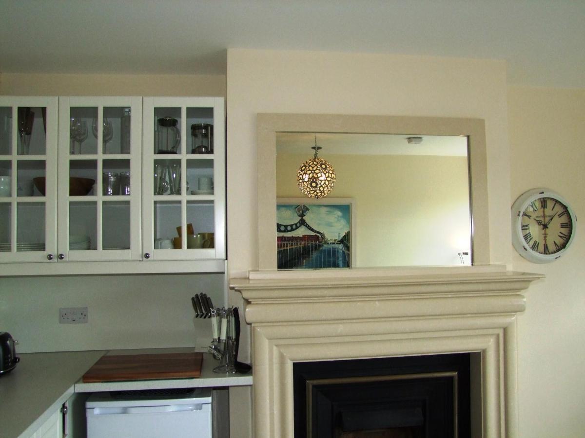 Wonderful Setting Farmhouse Apartment 위클로 외부 사진