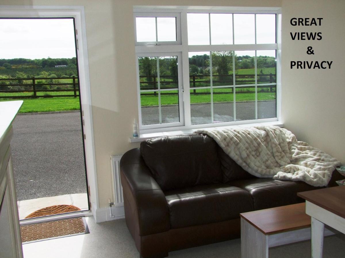 Wonderful Setting Farmhouse Apartment 위클로 외부 사진
